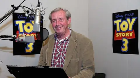 Bud Luckey en el estudio de doblaje de 'Toy Story 3' Bud Luckey en el estudio de doblaje de 'Toy Story 3'