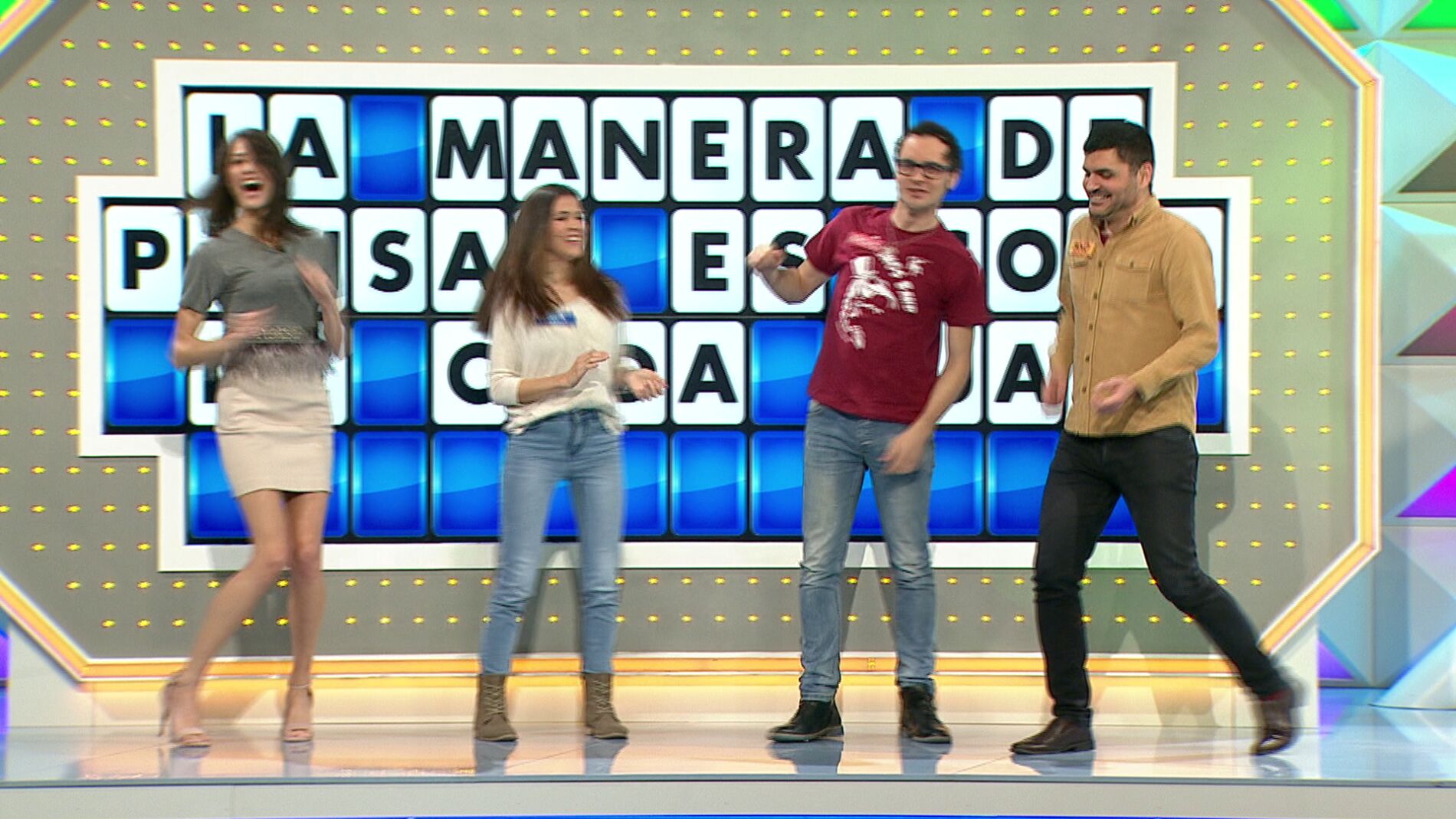 Tres concursantes de 'La ruleta de la suerte' ponen ritmo al programa bailando una canci&oacute;n
