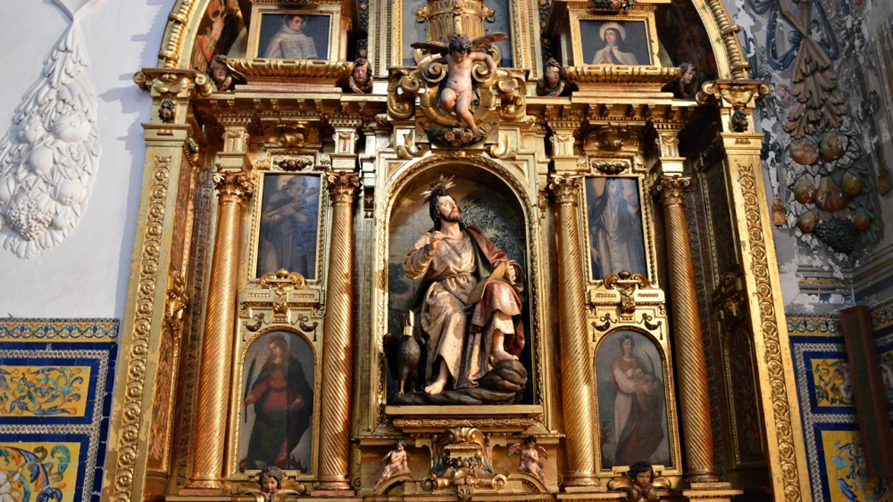 Dos hermanos fabrican y restauran retablos que se estropean en iglesias de  España