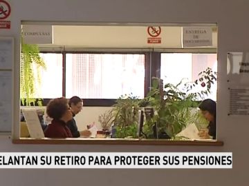 Los funcionarios adelantan su retiro para proteger sus pensiones