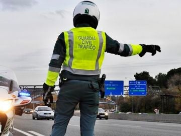 guardia-civil-control-trafico-2017-01-e1491462820802.jpg