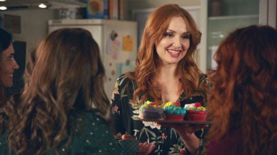 Elena se convierte en la madre perfecta con la mejor fiesta sorpresa