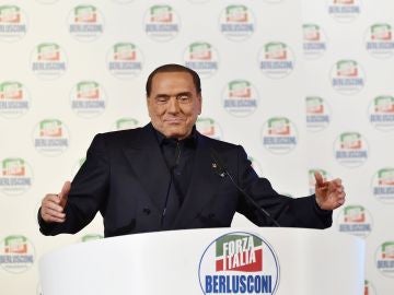 Silvio Berlusconi en un acto de campaña