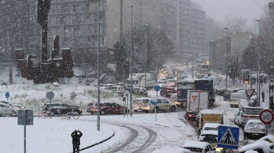 El temporal afecta a un centenar de carreteras y puertos de montaña