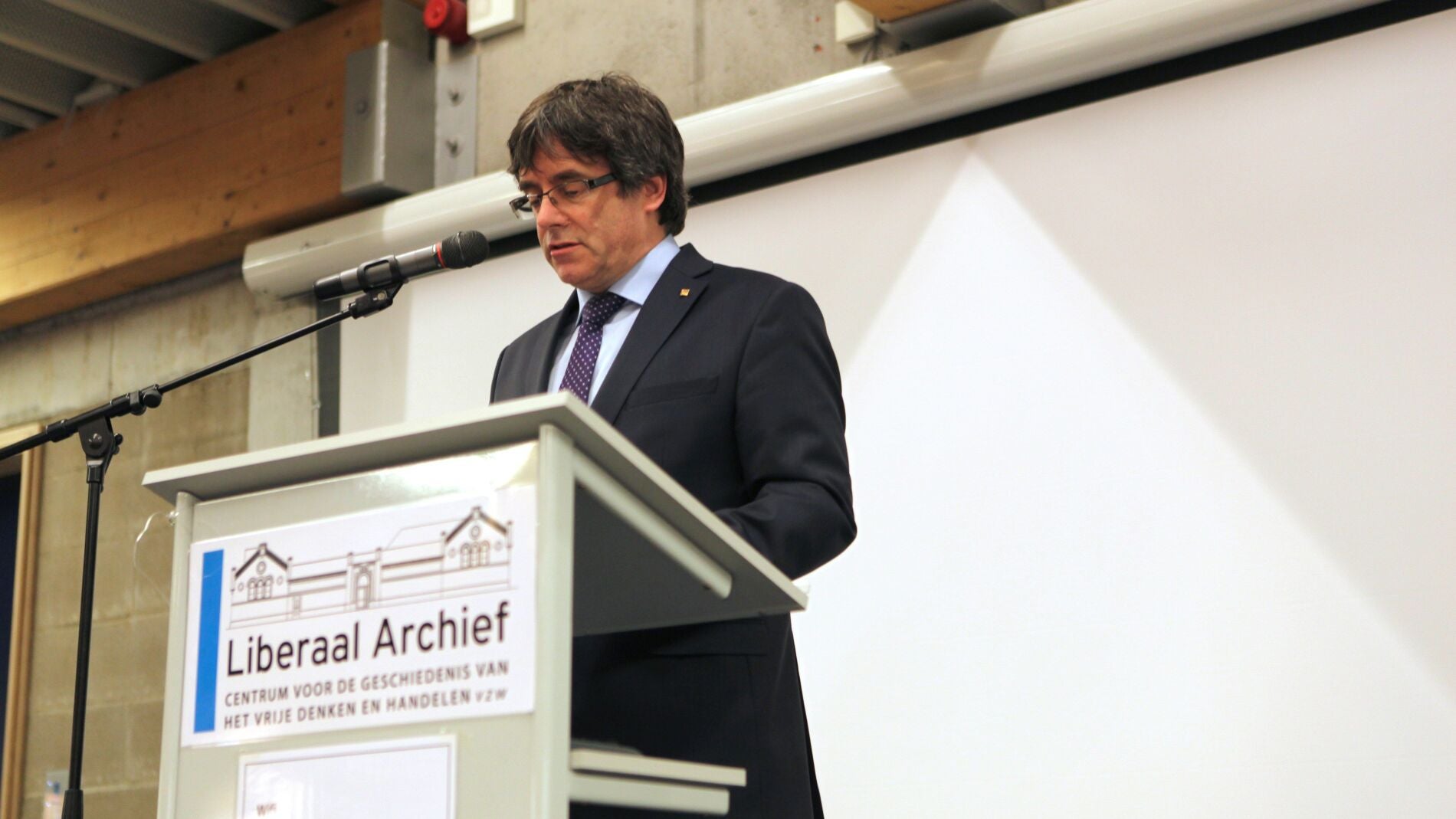 El expresidente de la Generalitat de Catalu&ntilde;a, Carles Puigdemont, durante su intervenci&oacute;n