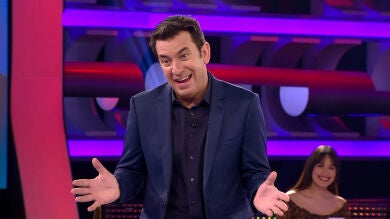 Arturo Valls, atónito ante la infinita lista de propósitos de una concursante de '¡Ahora Caigo!'