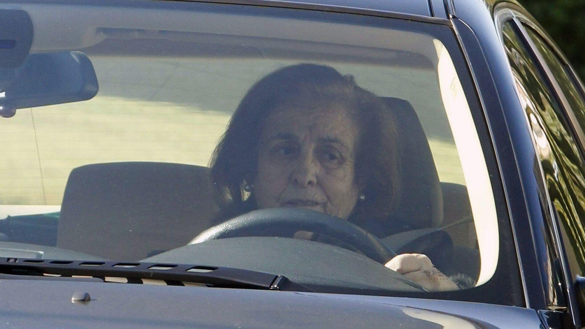 Teresa Rivero conduce su veh&iacute;culo