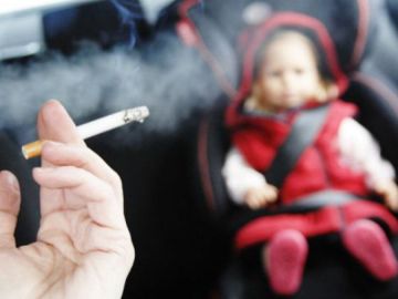 fumar_en_el_coche.jpg fumar_en_el_coche.jpg