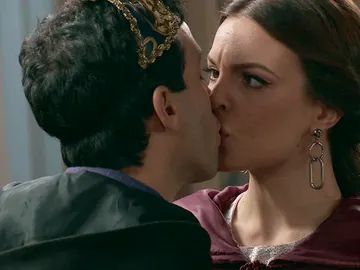 Ignacio se lanzará a los labios de María Ignacio se lanzará a los labios de María