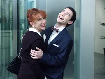 Un "improvisto muy grando", un sillón rebelde y un íntimo encuentro sin palabras, las tomas falsas de 'Cuerpo de Élite' Un "improvisto muy grando", un sillón rebelde y un íntimo encuentro sin palabras, las tomas falsas de 'Cuerpo de Élite'