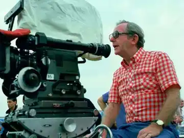 Lewis Gilbert dirigiendo Lewis Gilbert dirigiendo