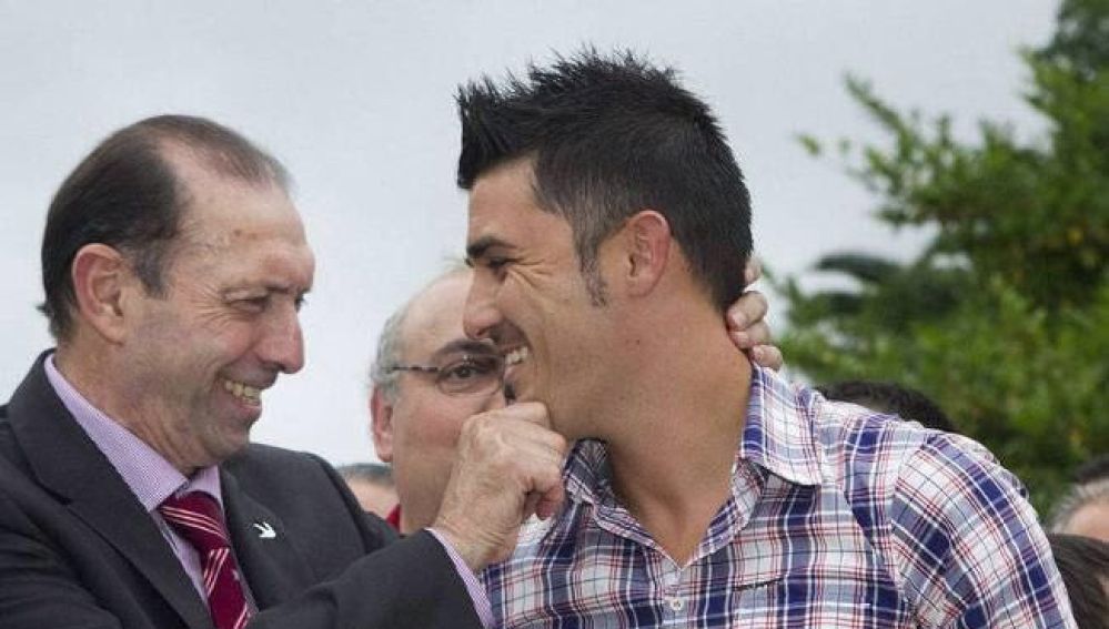 Villa, junto a 'Quini'