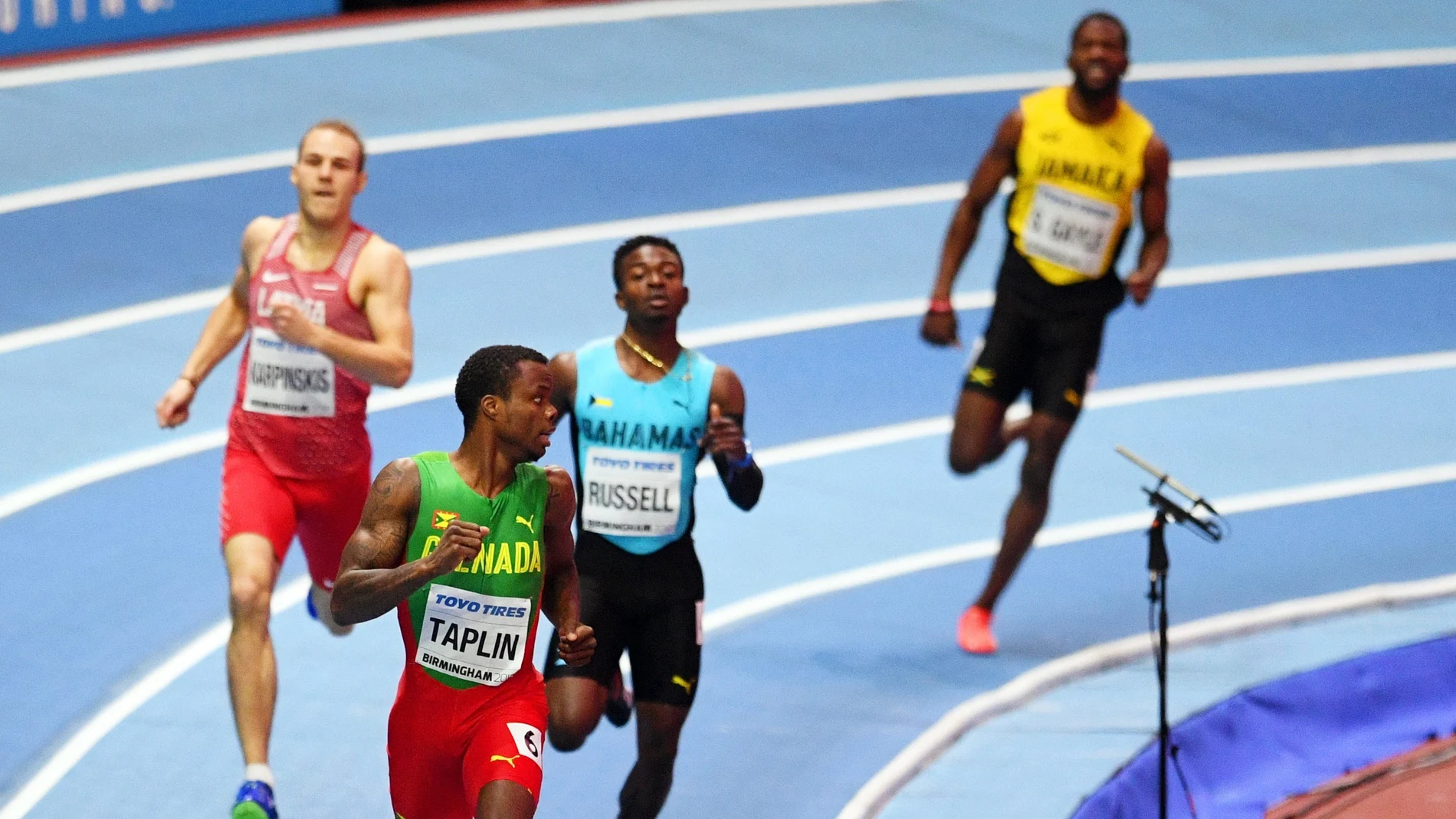 Los participantes de la serie de 400 metros Los participantes de la serie de 400 metros