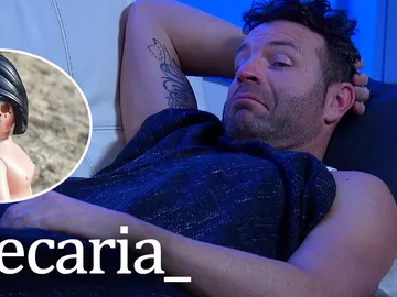 "Lo que parecía una orgía entre matrimonios desconocidos, acabó en una fiesta de osos en pijama en el sofá", por @Becaria_ "Lo que parecía una orgía entre matrimonios desconocidos, acabó en una fiesta de osos en pijama en el sofá", por @Becaria_