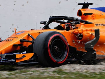 Vandoorne se sale de pista con el McLaren MCL33