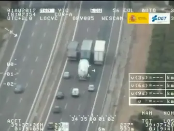 Tres camiones en la autovía Tres camiones en la autovía