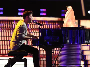 La desgarradora actuación de Miquel Fernández con 'El patio' de Pablo López en la gran final de 'Tu cara me suena' La desgarradora actuación de Miquel Fernández con 'El patio' de Pablo López en la gran final de 'Tu cara me suena'