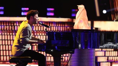 Miquel Fernández emociona en la gran final de 'Tu cara me suena' imitando la actuación de Pablo López en 'El Hormiguero 3.0'