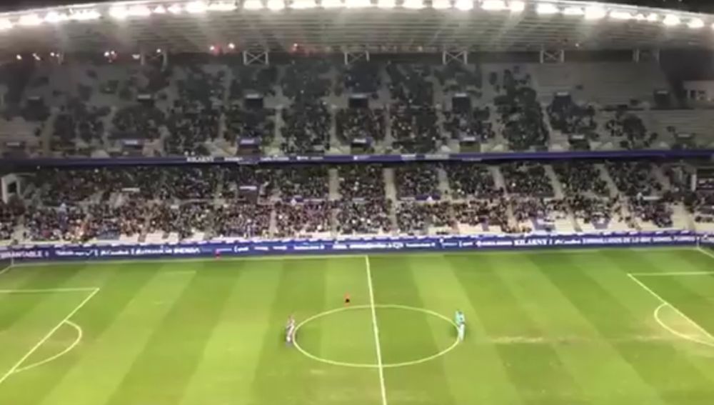 Minuto de silencio en el Carlos Tartiere