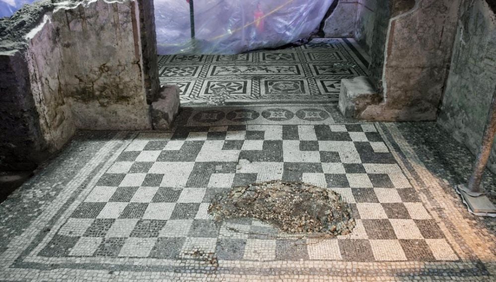 Vista en detalle de una casa romana perteneciente a un comandante de la época imperial del siglo II d. C.