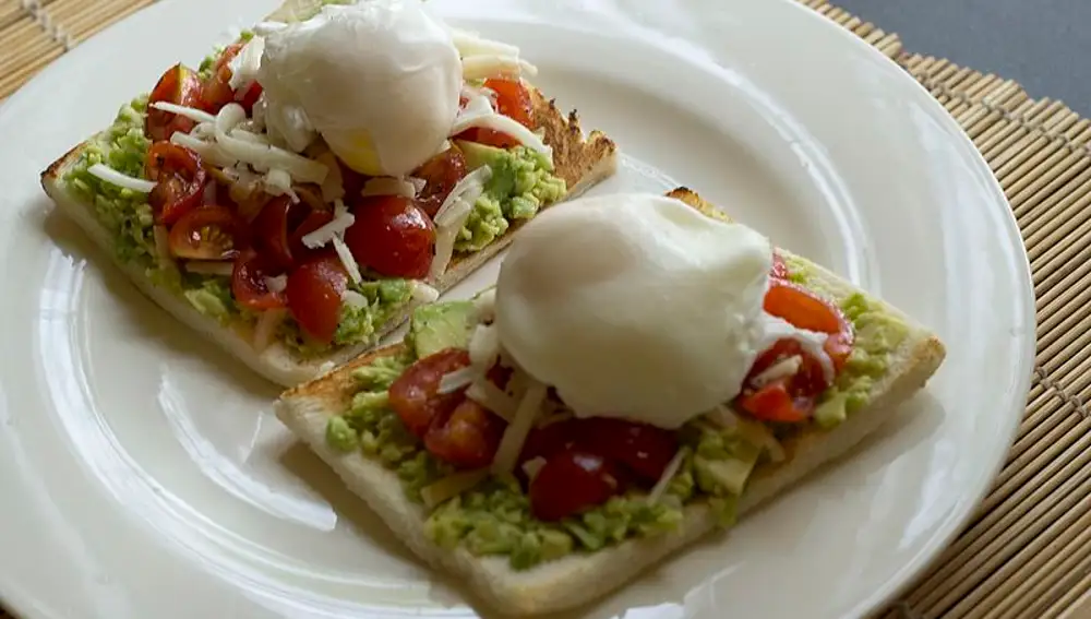 Tostas de aguacate y huevo Tostas de aguacate y huevo