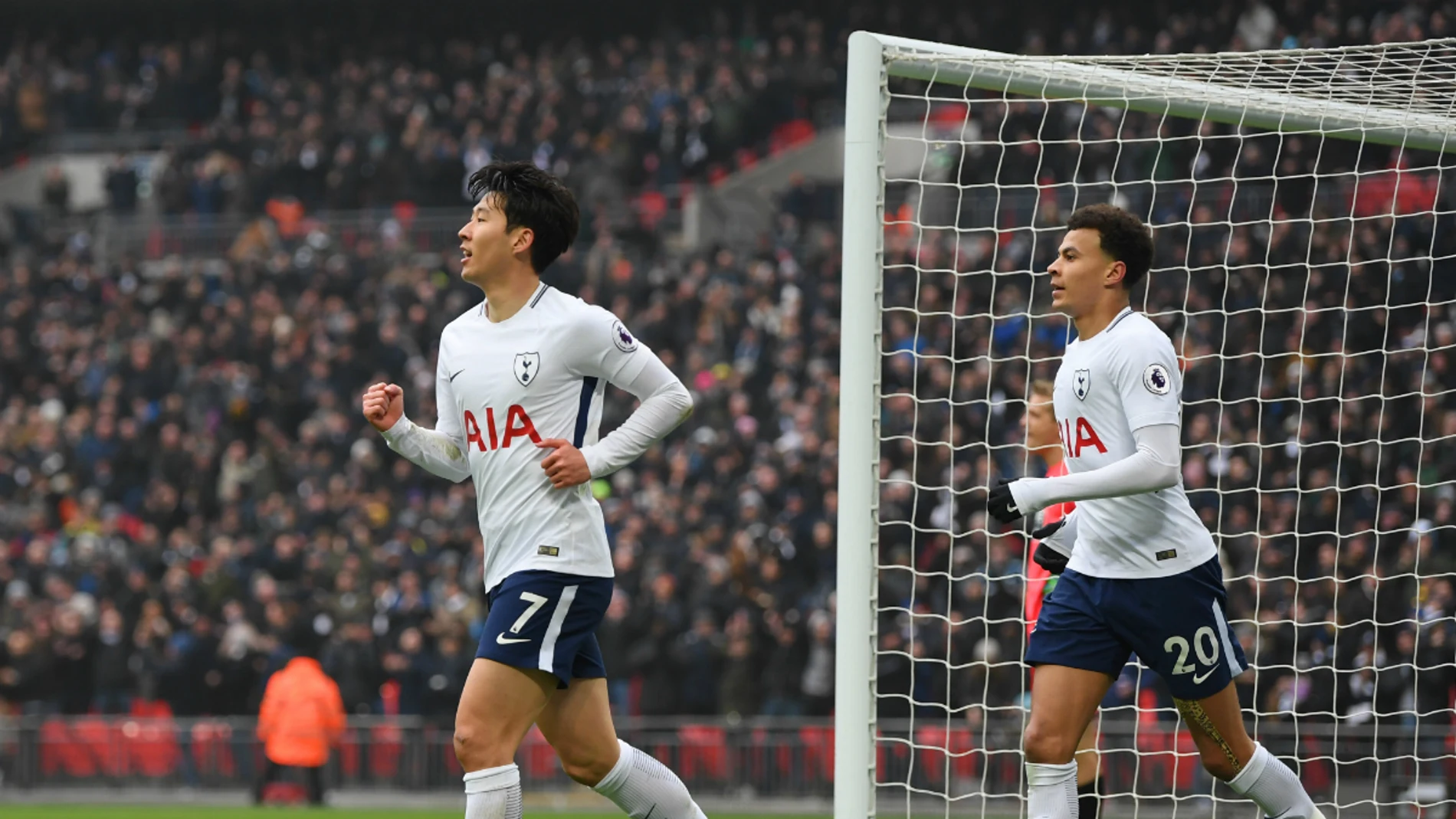 Son celebra un gol con el Tottenham Son celebra un gol con el Tottenham