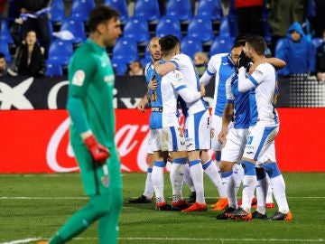 Los jugadores del Leganés celebran uno de los goles frente al Málaga