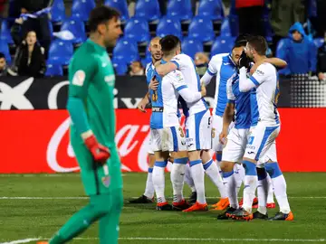 Los jugadores del Leganés celebran uno de los goles frente al Málaga Los jugadores del Leganés celebran uno de los goles frente al Málaga