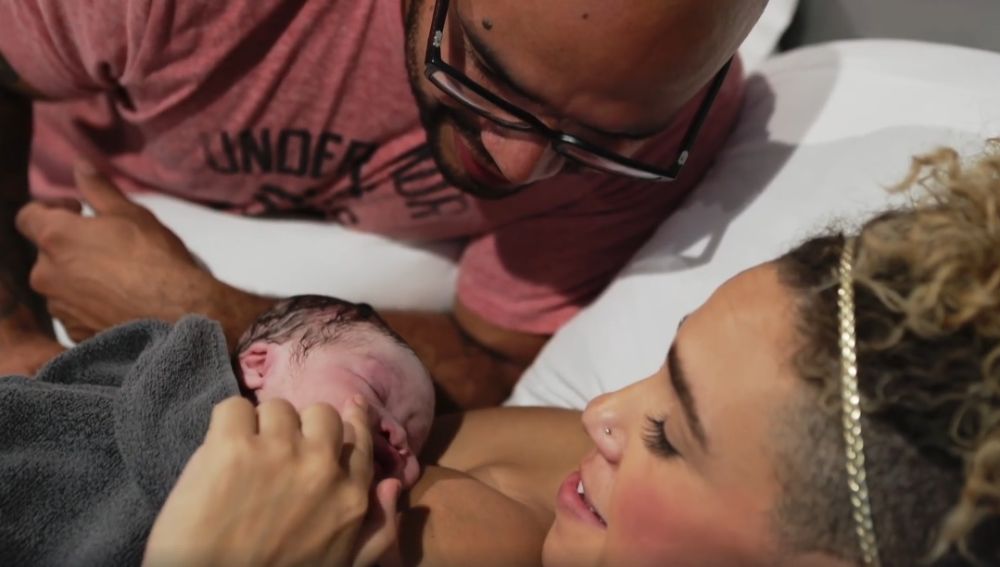 Los padres con su bebé