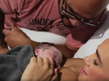 Los padres con su bebé Los padres con su bebé