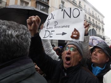 Miles de jubilados convocados por los sindicatos UGT y CC.OO en Madrid