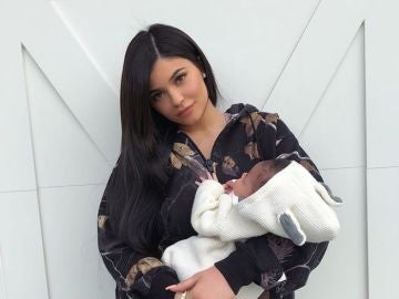Kylie Jenner con su hija Stormi
