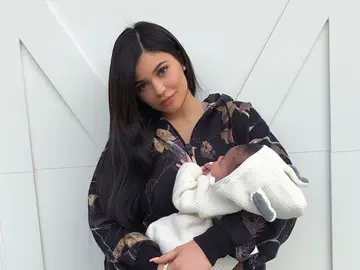 Kylie Jenner con su hija Stormi Kylie Jenner con su hija Stormi