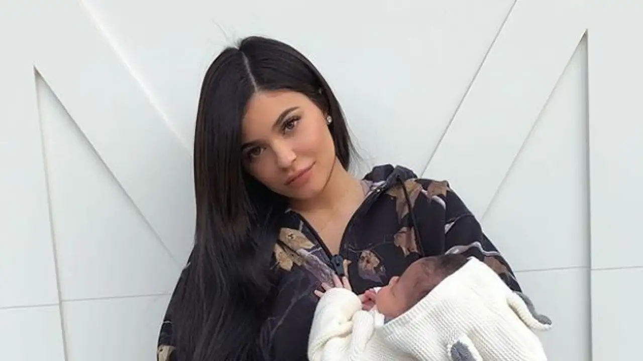 Kylie Jenner con su hija Stormi