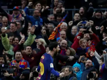Messi celebra su gol contra el Atlético de Madrid de falta Messi celebra su gol contra el Atlético de Madrid de falta