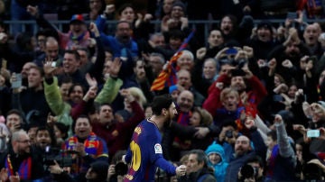 Messi celebra su gol contra el Atlético de Madrid de falta