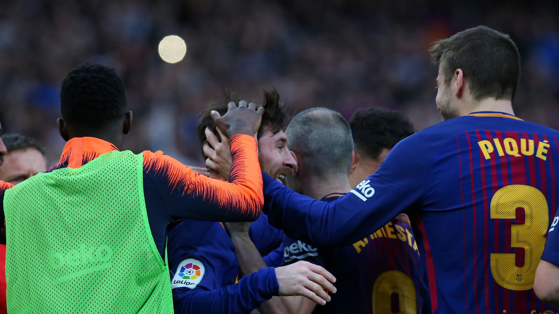 Los jugadores del Barça celebran con Messi su gol de falta contra el Atleti Los jugadores del Barça celebran con Messi su gol de falta contra el Atleti