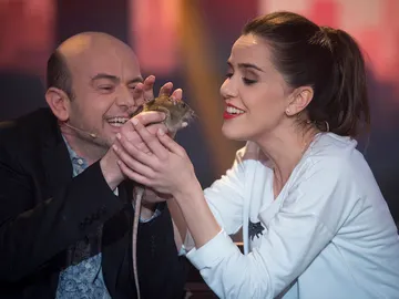 Roko, encandilada con una mascota un tanto peculiar en 'Hipnotízame' Roko, encandilada con una mascota un tanto peculiar en 'Hipnotízame'