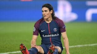 Cavani se lamenta durante un partido
