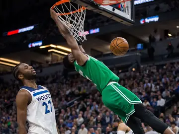 El mate de Jaylen Brown ante los Timberwolves El mate de Jaylen Brown ante los Timberwolves