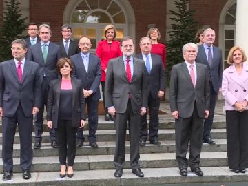 Rajoy preside la foto oficial del Gobierno tras la incorporación de Román Escolano