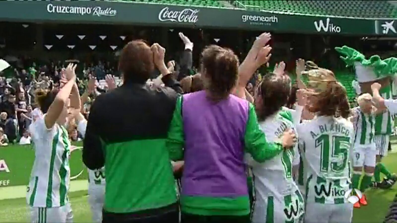 El Real Betis féminas juega en el Villamarín por primera vez: 