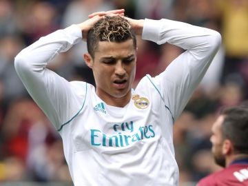 Cristiano Ronaldo se lamenta tras una jugada ante el Eibar