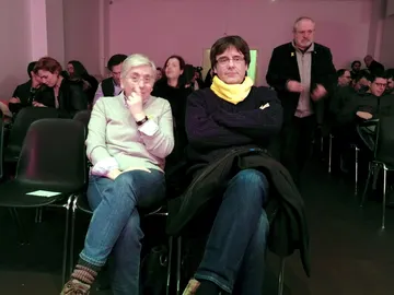 Ponsatí junto a Puigdemont en un acto en Bruselas (Archivo) Ponsatí junto a Puigdemont en un acto en Bruselas (Archivo)