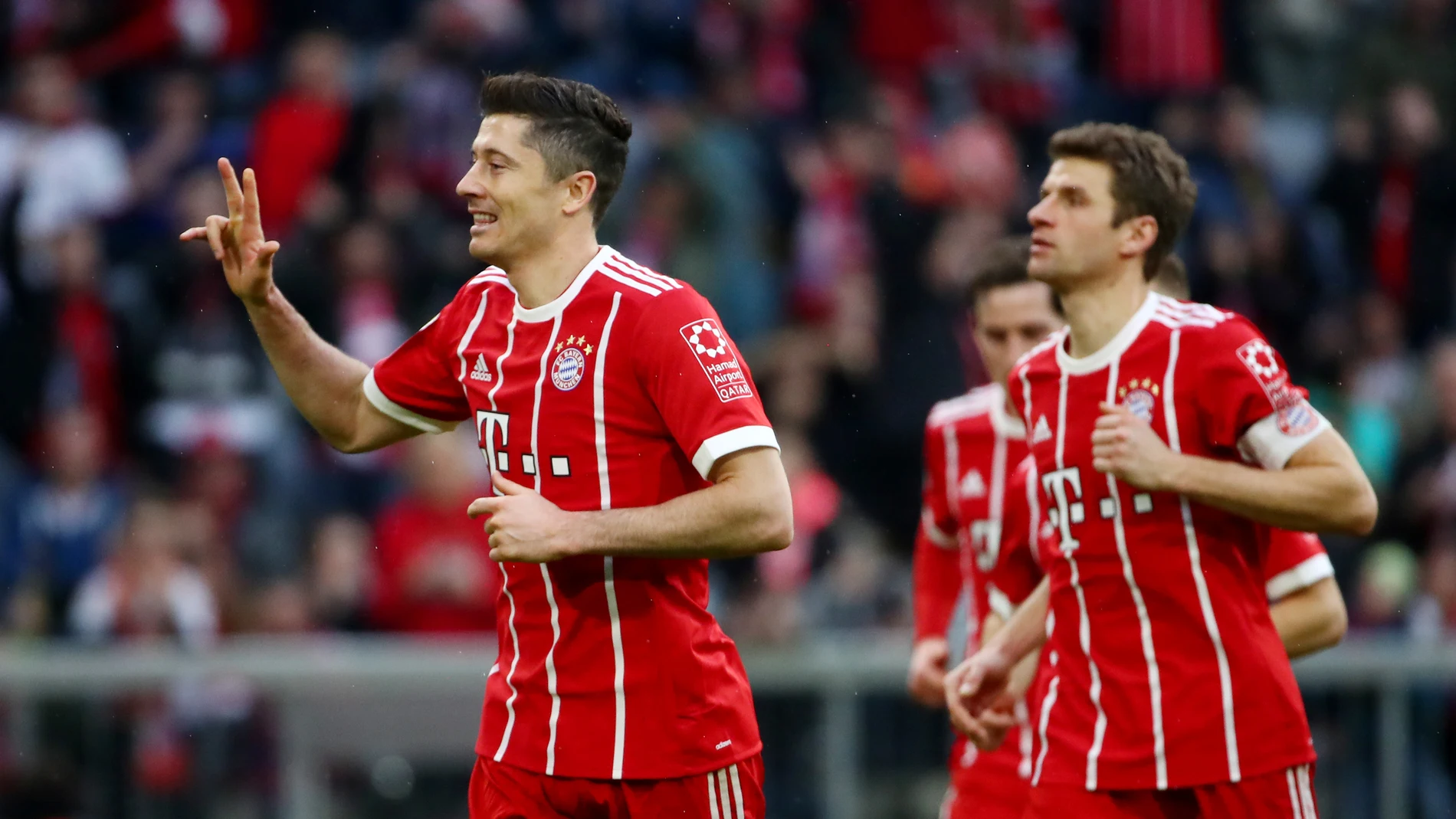 Lewandowski celebrando un gol Lewandowski celebrando un gol
