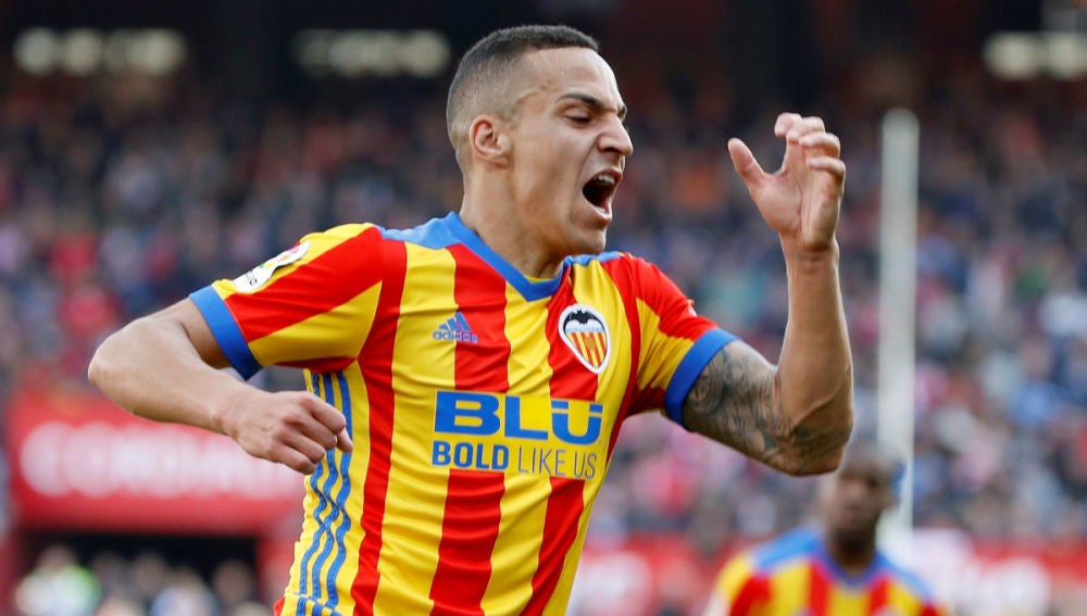 Rodrigo celebra un gol