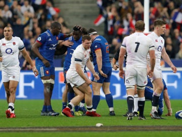 Los jugadores franceses celebran una acción ante Inglaterra