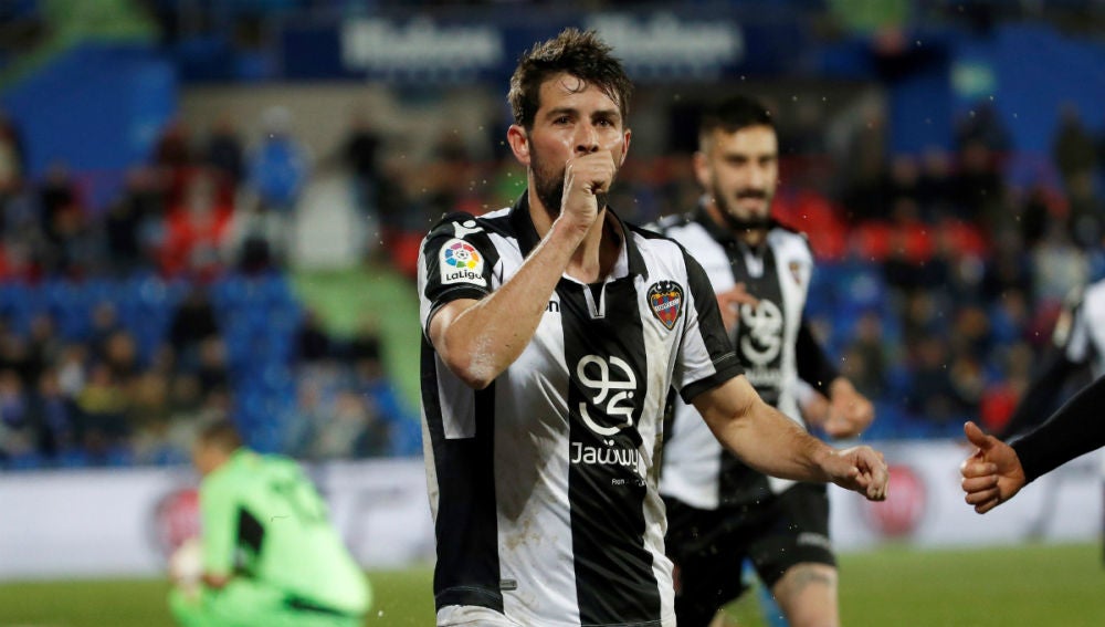 Coke celebra un gol