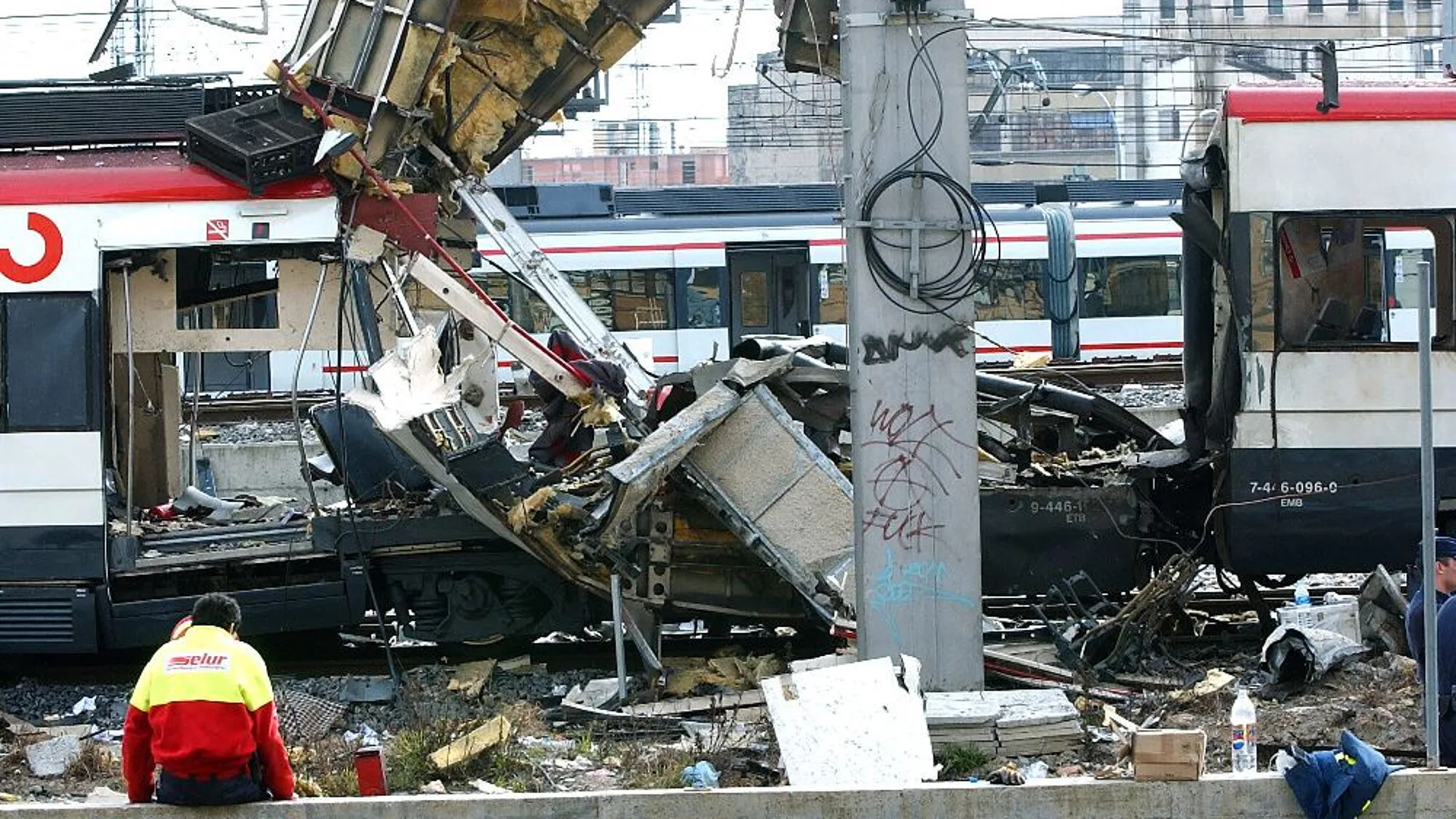 Restos de uno de los vagones en la estación de Atocha tras una explosión el 11M Restos de uno de los vagones en la estación de Atocha tras una explosión el 11M