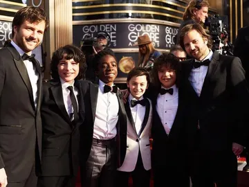 Ross y Matt Duffer, creadores de 'Stranger Things', con los chicos de la serie Ross y Matt Duffer, creadores de 'Stranger Things', con los chicos de la serie